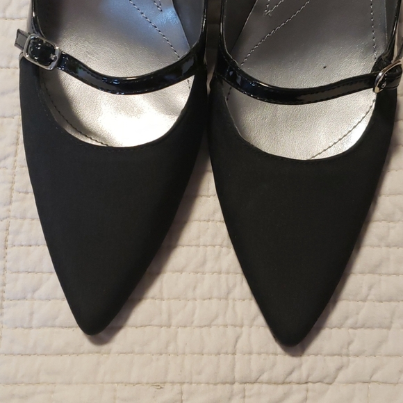 Stunning black patent leather and suede pumps. - Picture 4 of 5